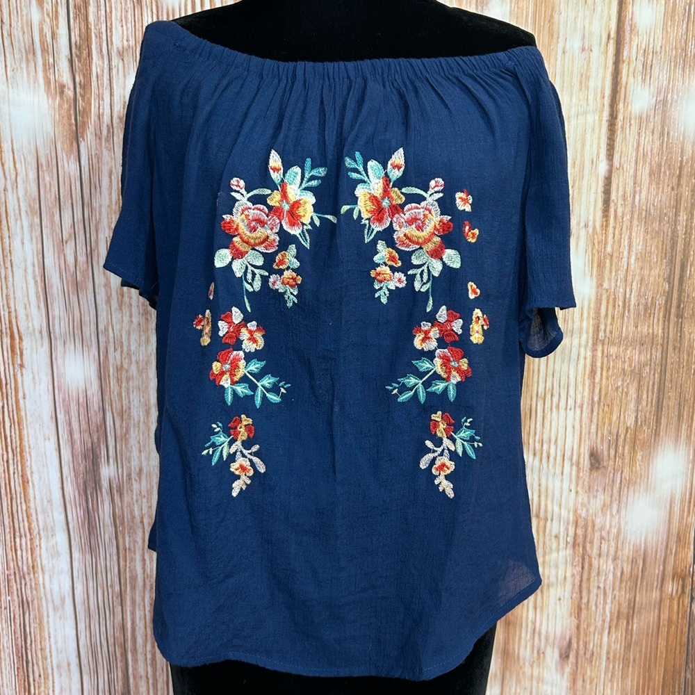 EM Embroidered Off-The-Shoulder Peasant Topโ